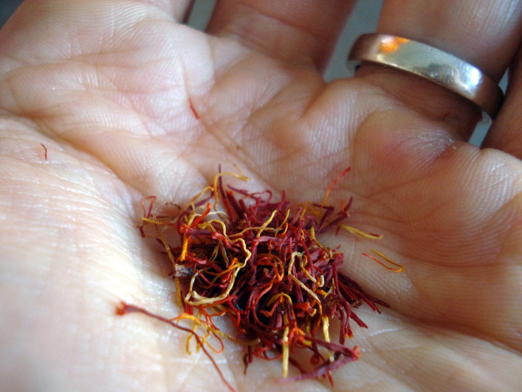 saffron threads photo 1024x768