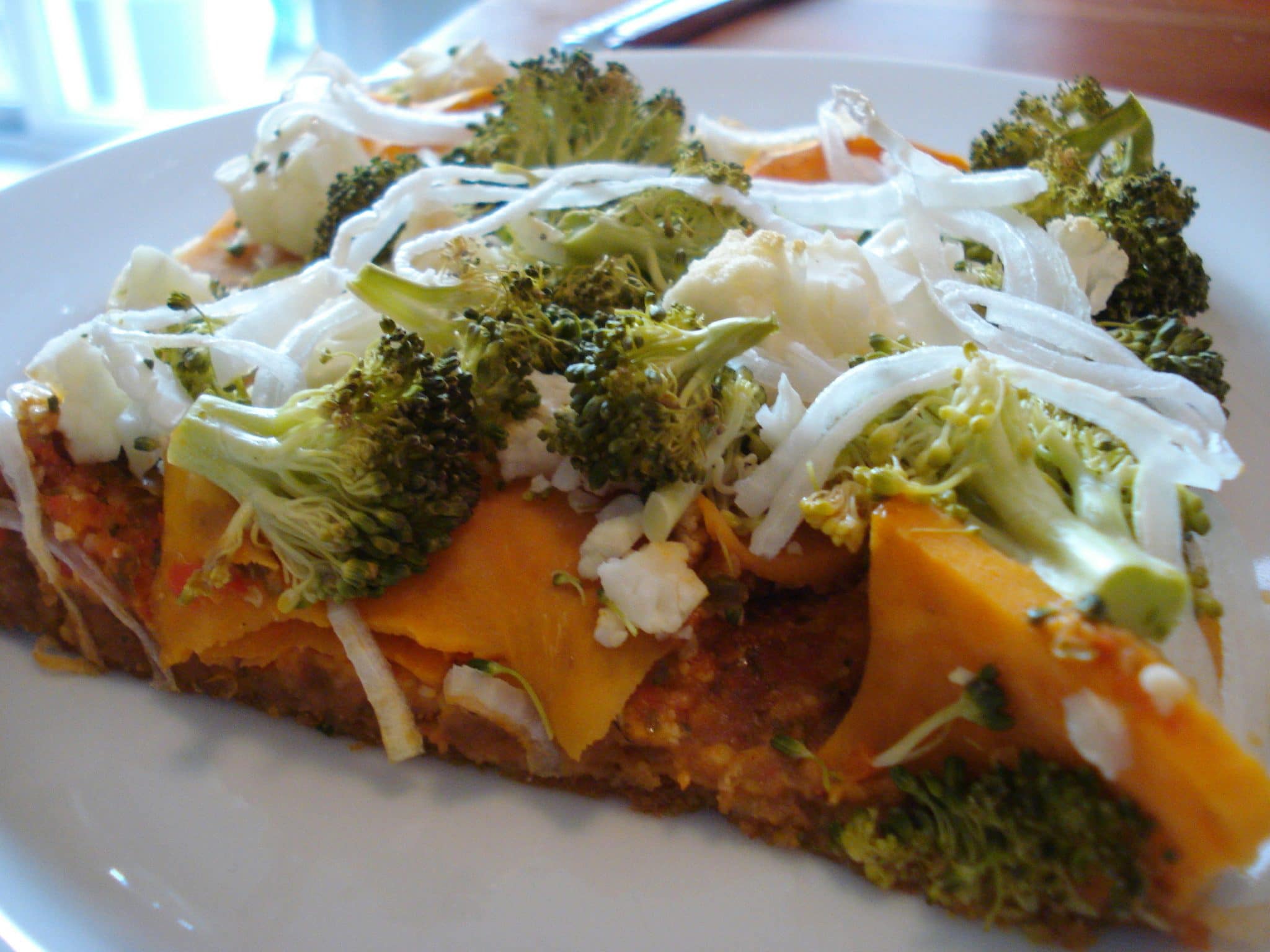 Chickpea Curry Pizza with broccoli