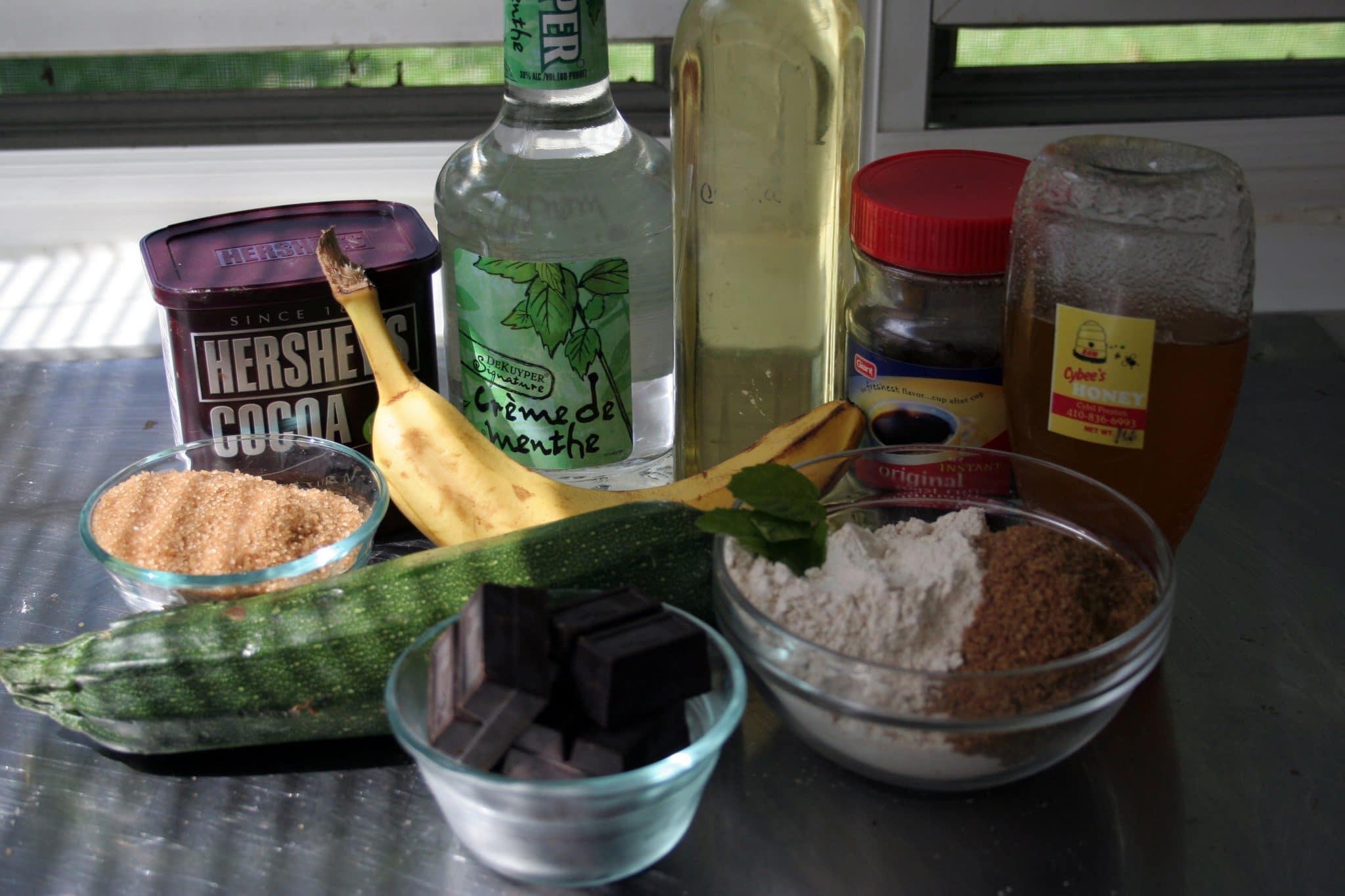 Ingredients to prepare Chocolate Thin Mint Cupcakes