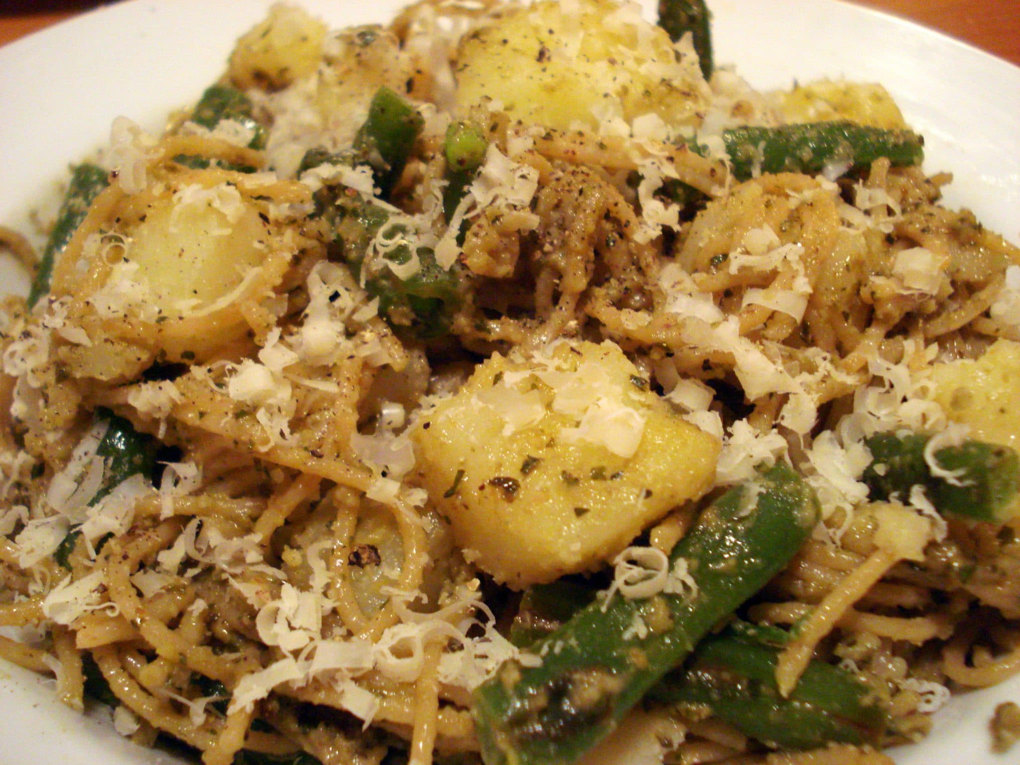 Pasta with potatoes, pesto &  green beans